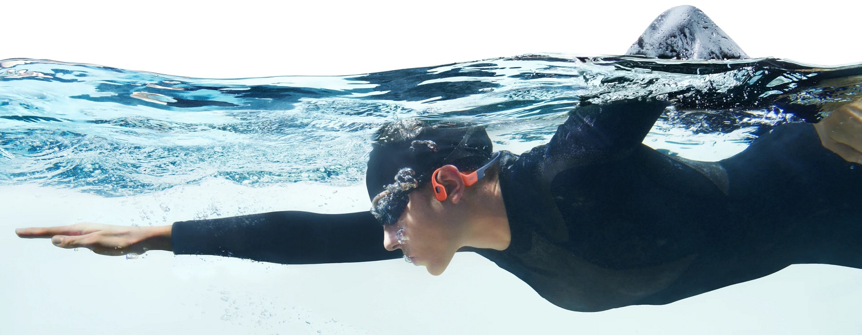 Shokz OpenSwim Pro - вид спереди