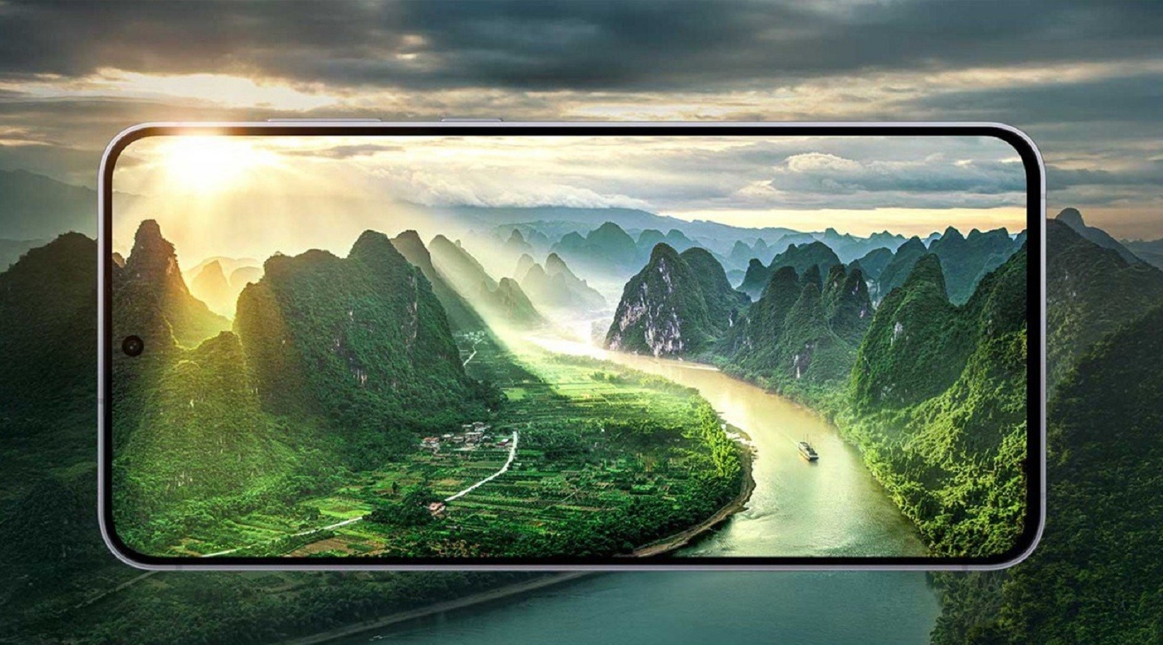 Samsung Galaxy S25 FE — в руках пользователя