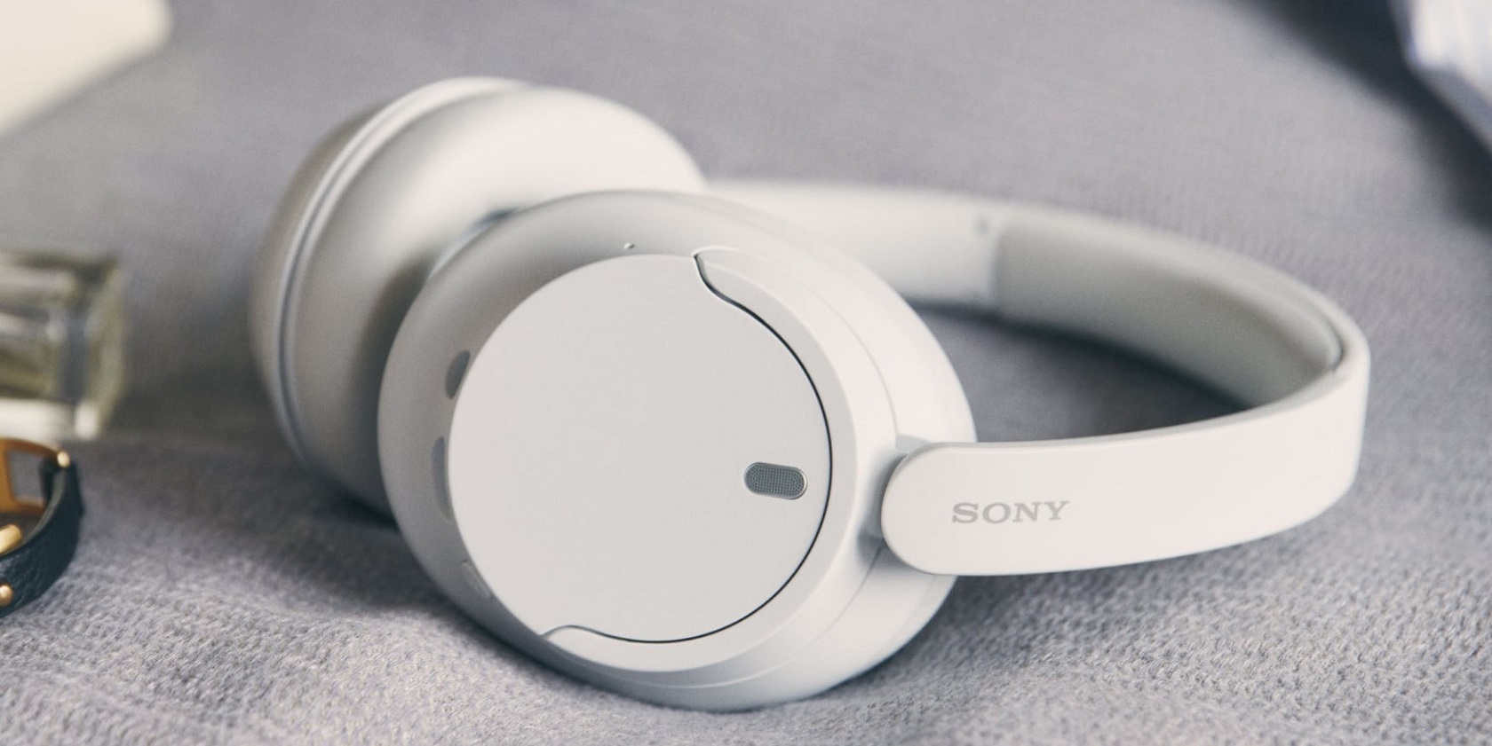 Sony WH-CH720N - вид сбоку