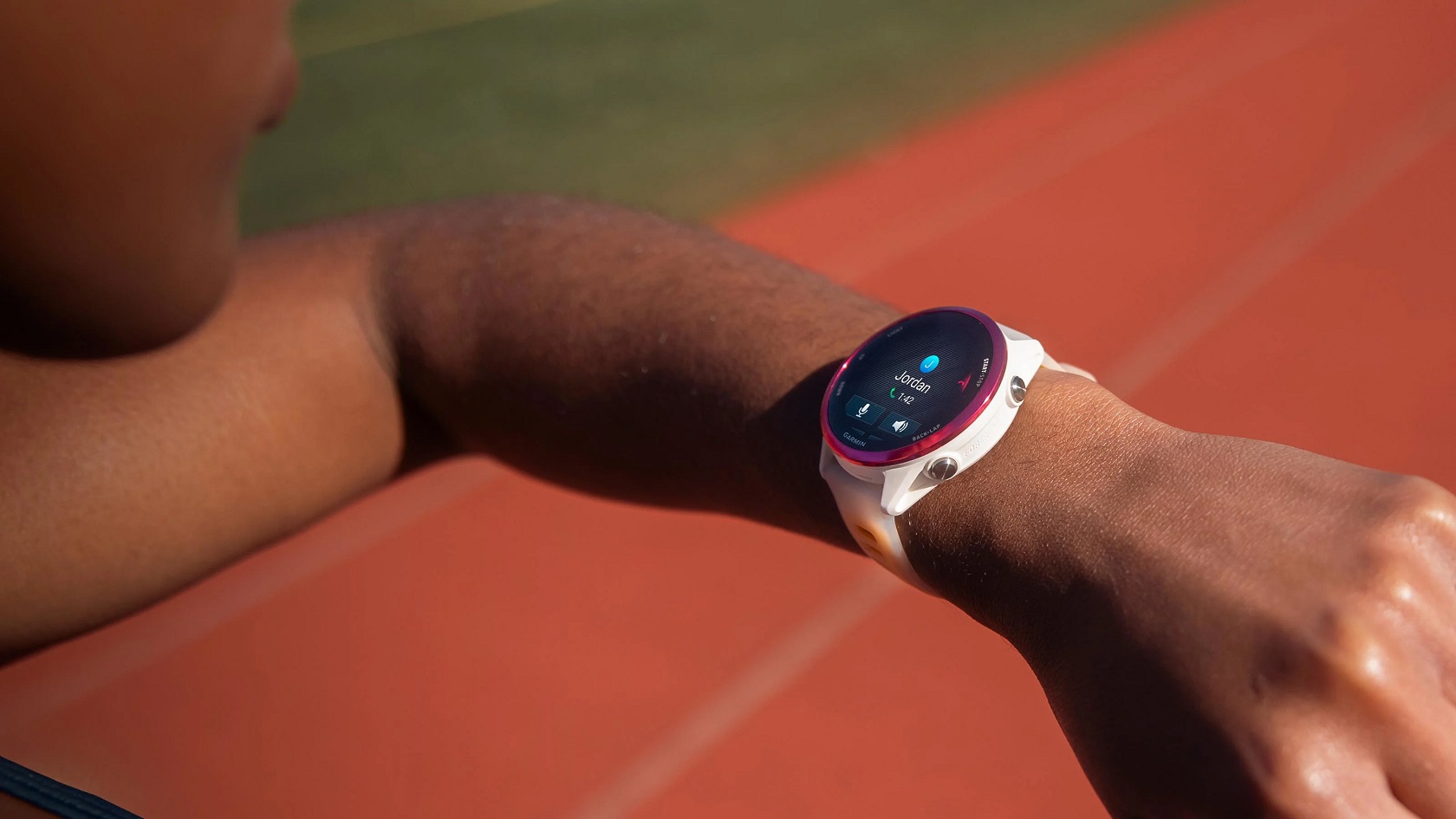 Garmin Forerunner 570 - боковой вид