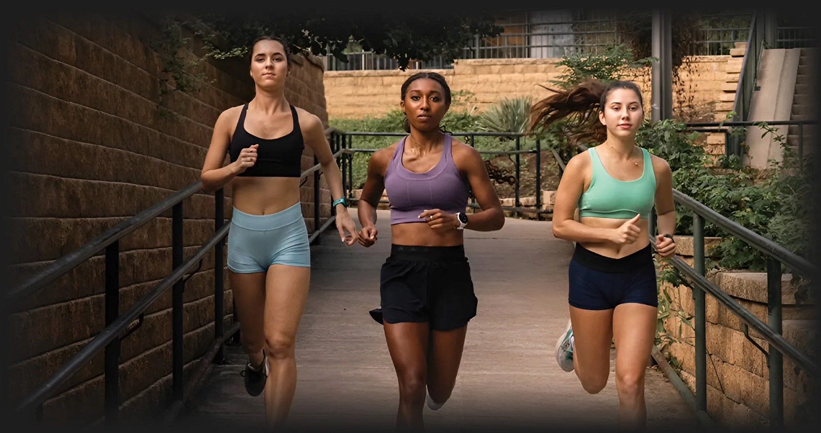 Garmin Forerunner 165 - интерфейс и экран