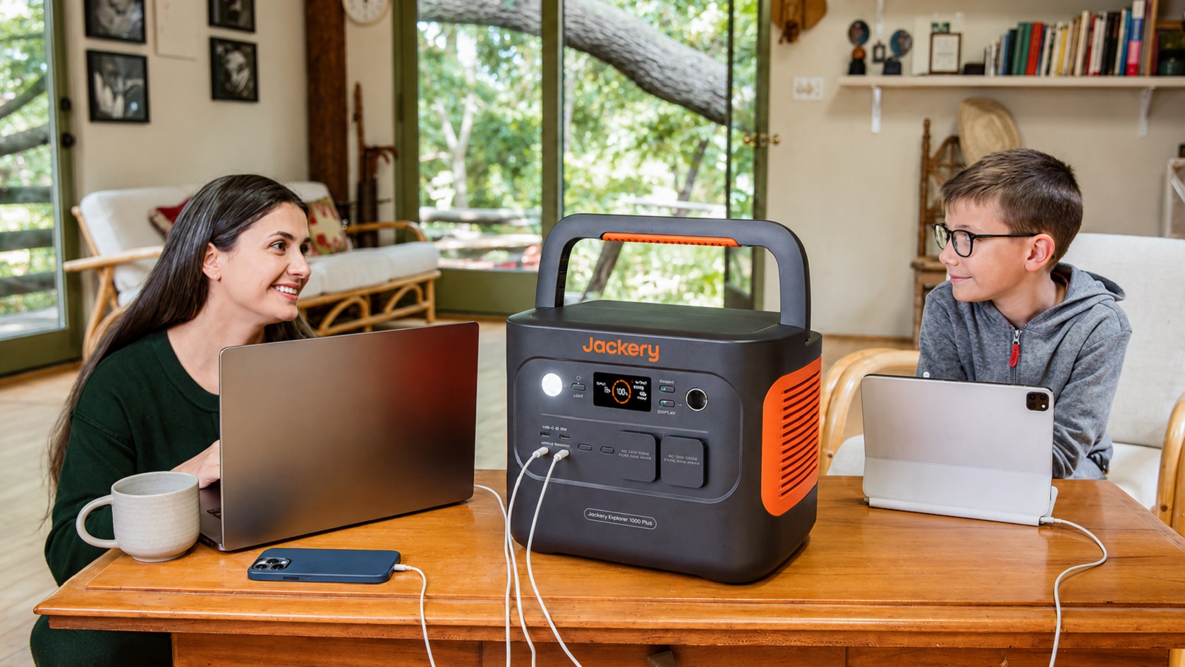 Портативная электростанция Jackery 1000W Plus