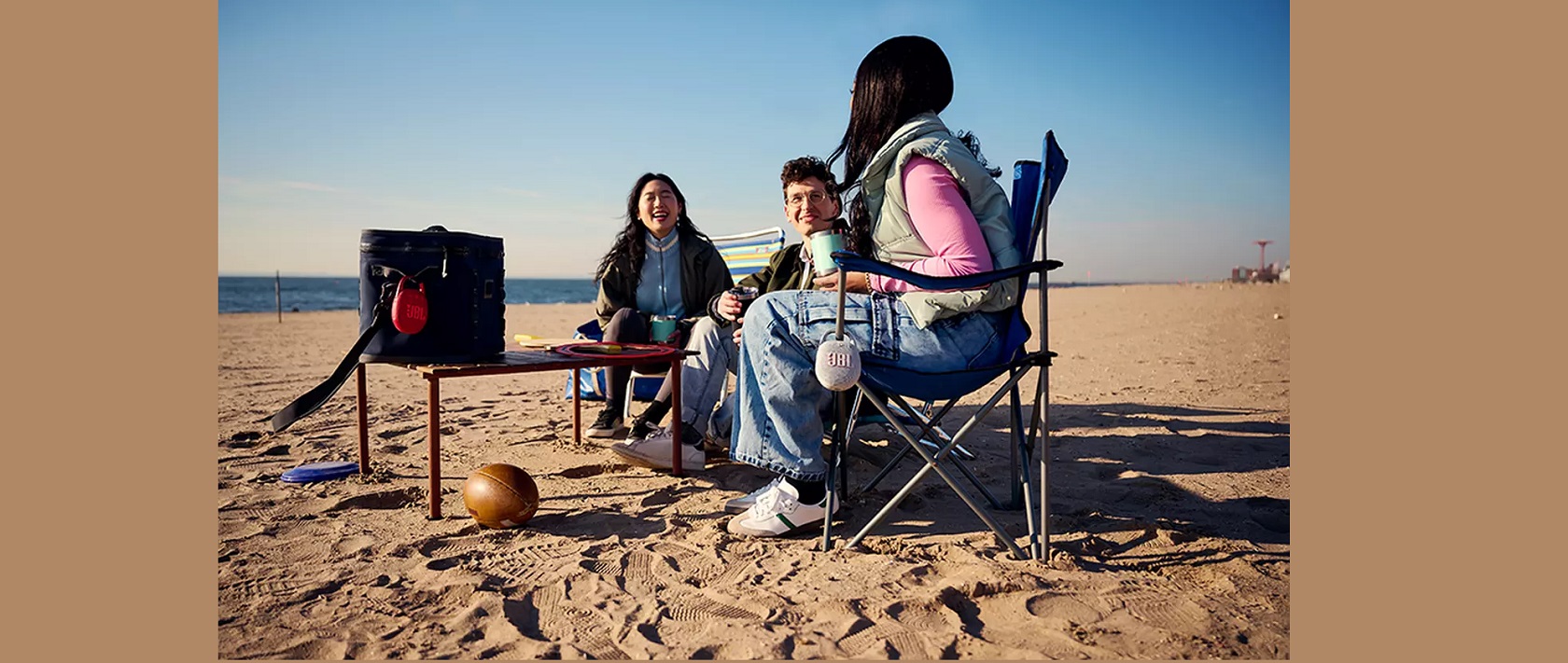 JBL Clip 5 - вид сзади и корпус